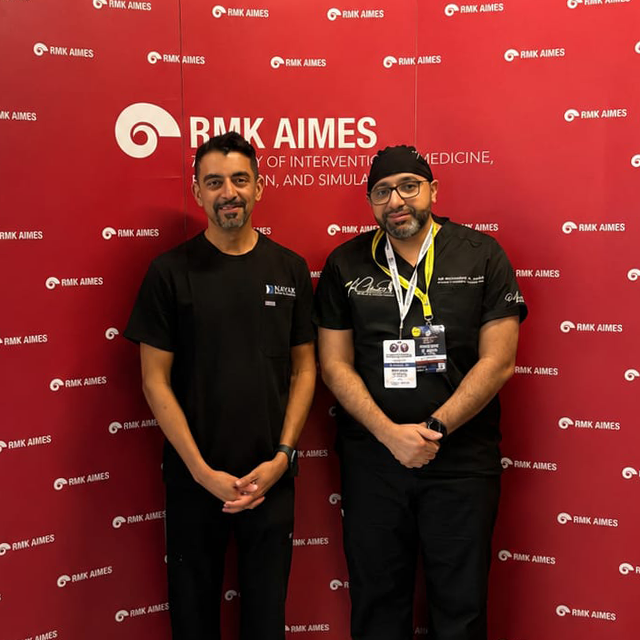 طبيبان خلال لقاء AMIES للطب التجميلي